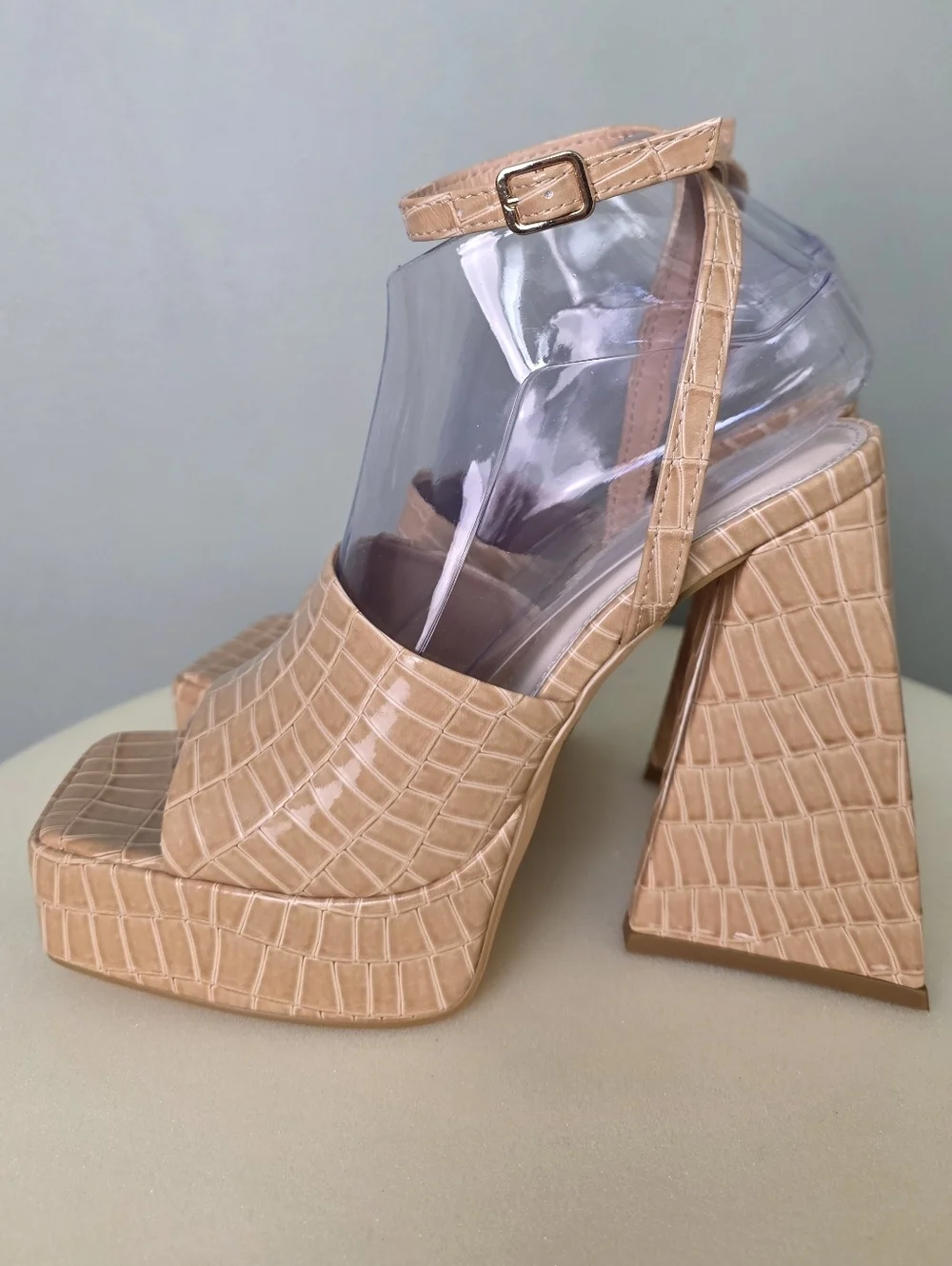 Forever 21 Neutral Tan Faux Croc Platform Triangle Block Flare Heels 7.5, EUC!